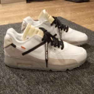 - Air Max 90 off white